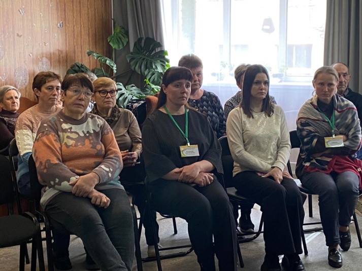 В рамках клуба "Обо всем на свете" в отделении дневного пребывания для граждан пожилого возраста прошла встреча с представителями РОЧС и ОАО "АСБ Беларусбанк"
